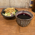 SPICY CURRY 魯珈 - プチサラダと赤ワイン