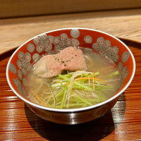 京味 もと井 - ■お肉のお椀　安城牛　三つ葉、新牛蒡、ウド、人参
                      柔らかいお肉と細く切った野菜が出汁に合う。