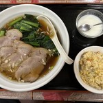 紫金閣 - 叉焼麺と小炒飯のセットです。（2023年３月）