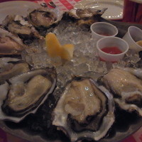グランド・セントラル・オイスターバー&レストラン 品川店 - オイスタープラッター
                【世界各国のOYSTER8種類】