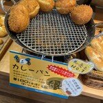 ブンブン - 売り上げNo.1のカレーパン　補充間に合わない！