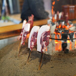 柳家 - 手前はいのししの肉