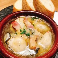 Seafood bar Ermitage 横浜鶴屋町店 - 牡蠣のアヒージョは絶品！