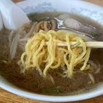 かつ平 - ラーメンしょうゆ味の麺