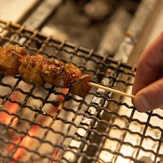 4日掛けてブレンドしたこだわりの塩で、焼き鳥の旨味を最大限に