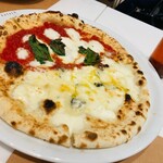 EATALY - マルゲリータとチーズのハーフ&ハーフ