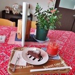 ウィンドー - 「ガトーショコラ（ケーキ）＆トマトジュース」\350の全体です(2013/7/8UP)