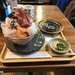 シハチ鮮魚店 - シハチ海鮮丼