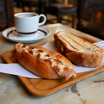 サンドウィッチパーラーまつむら - ホットコーヒー＠税込240円│ちくわドック＠税込165円│クロワッサンケーキ(はいが)＠税込200円