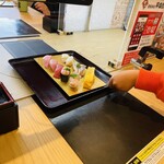 廻転寿司 平四郎 中間店 - 