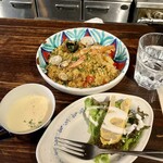 タベルナ・ユキ - 魚介のパエリア1,000円、コーンスープ100円、ランチに付く前菜