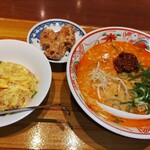 中華料理 ハマムラ - ハーフ炒飯、唐揚げ、坦々麺
