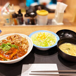 松屋 - 富士山豆腐の本格麻婆コンボ牛めし+野菜
