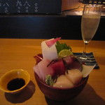 ぬる燗佐藤 - 酵母の泡　甲州　グラス/お刺身盛合せ
      
      
      　