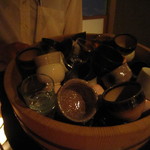 ぬる燗佐藤 - おちょこは、その都度変えてくれます。
      
      お好みの物を選んで。
      
      
      