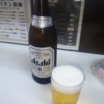 先ずは、アサヒスーパードライ中瓶で喉を潤しました（笑顔）