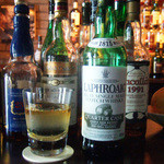 バー キサラ - ラフロイグ クォーターカスク(1000円)