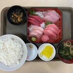 Maguro Resutoran - 盛合せ刺身定食