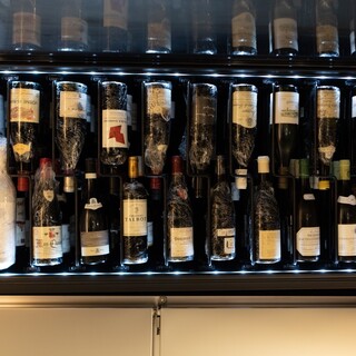 200種以上のワイン、30種以上の日本酒など、豊富な酒揃い