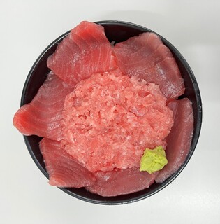 Maguro Resutoran - よくばり二色丼