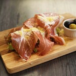 生ハムとオリーブ