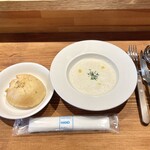 ビストロ エムゼロファイブ - 熱々フォカッチャと上品なお味のヴィシソワーズ