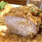 ビストロ エムゼロファイブ - 分厚いお肉の断面