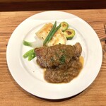 ビストロ エムゼロファイブ - 豚肩ロースのビール煮込み1,200円は定番の名物料理になりそうな予感