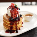 ミックスベリー＆クリーム　パンケーキ