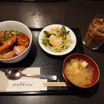 Arama Kicchin - 本日のアラマキ定食A・焼き鳥丼 (1,100円・税込)