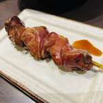 とり囲 - こちらも外せない、フワフワ食感のレバー。そこら辺の焼き鳥屋にはない、極上の焼き加減。