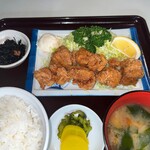 唐揚げ定食／アジフライ定食