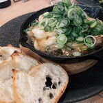 蝦子和九條蔥的大蒜橄欖油風味鍋~加法式面包~