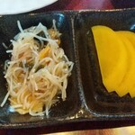 館野食堂 - 天丼の酢の物とたくあん