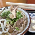丸池製麺所 -  甘辛く煮込まれた牛肉