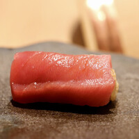 鮨やすぞう。 - 中トロ握り（みえまぐろ）