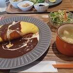 イロドリ - サラダ、味噌汁付き。