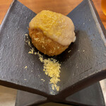 Imparfait - チーズを振りかけたコロッケ♪