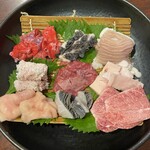 肉匠 斎野 - 料理写真:ホルモン盛り合わせ
