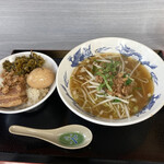 台湾料理 亜薇 - 魯肉飯坦麺セット　950円