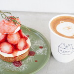 2KOTI - 【2023.03】苺タルト(税込750円)、カフェラテ(税込600円)