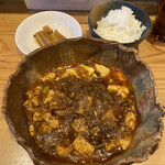 担々麺 桂花 - 担々麺が有名らしいけど、見映えがとても美味しそうな
      ⭐️麻婆麺¥1.000
      　※後会計
      　※ランチはご飯がお代わり無料