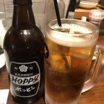 Nippori Kushimaru - ホッピーセット(ハッピーアワーで350円)。指差しながら白って言ったのに（苦笑）でもまあ黒も好きだから良いけどね。