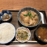Donabe Dakigohan Nakayoshi - 若鶏と茄子の柚子おろし煮定食