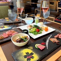 ブッフェアンドカフェ スロープサイドダイナー ザクロ - 鉄板焼きプレートが美しい