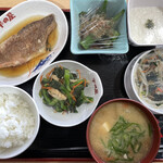 大衆食堂 半田屋 - 903円定食