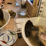 函館ブリ塩ラーメンと酒と肴 カモン - 