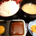 kushikatsudankea-ru - 後日のロース＆ヒレ(100g)のWカツ定食1,350円✨の、ご飯と味噌汁はおかわりOK✨お味噌汁の具材は大根とわかめでした。自家製ソース、カラシの量がちょうど良い！