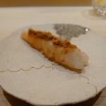 鮨 なんば - 牡丹海老　ワタやすり潰した海老の殻？が混ぜてある味噌が絶品。一口大にカットされている