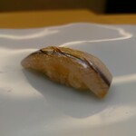 鮨 なんば - 細魚(さより)　ツメの甘味と酸味の二重奏が…以下略
